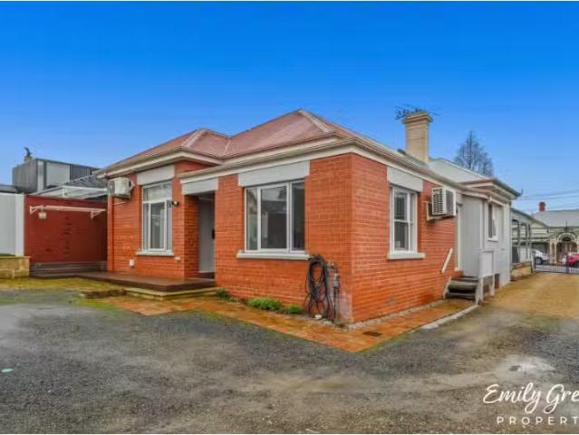 Just in! 1 BR 2/17 Gregory Street, Sandy Bay Apartment for ren.