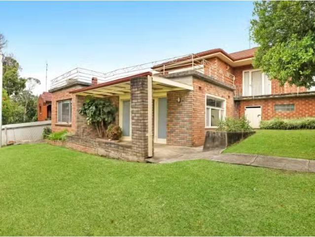 For Rent! 1 BR 2/26A Matthews Street, Wollongong Apartment for.
