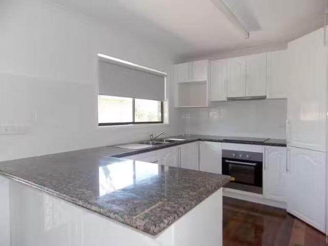 Deal! 1 BR 2/7 Metropole Street, ROBERTSON, QLD 4109 House f.