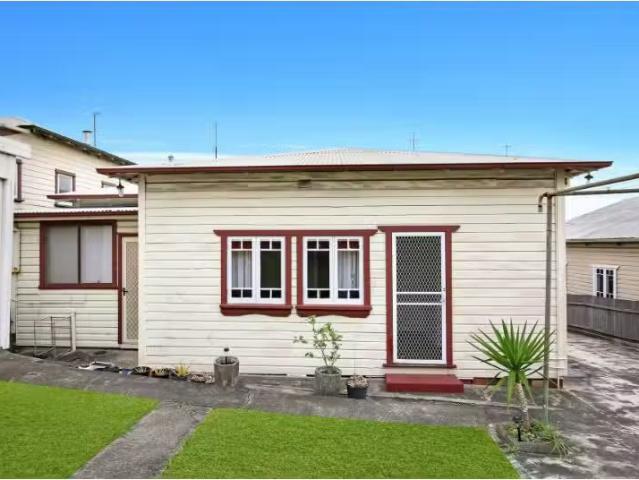 Cozy 1 BR 2/64 Gladstone Avenue, Wollongong Townhouse for rent.
