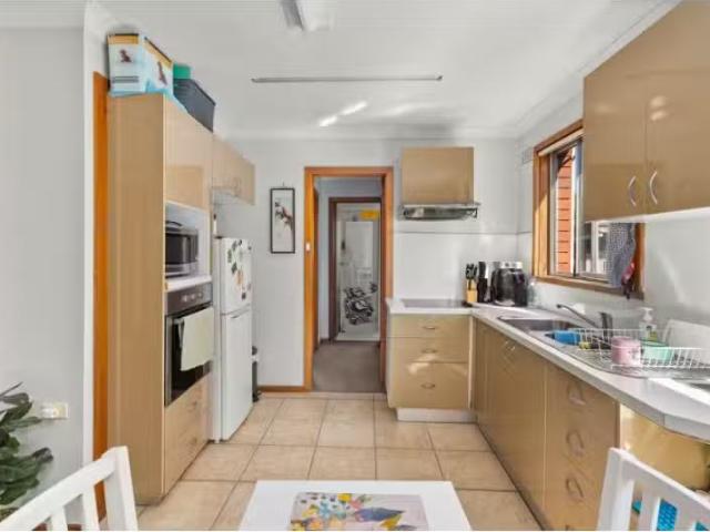 Nice 1 BR 2/77 Womboin Road, LAMBTON Apartment for rent Liste.