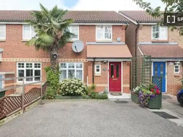 Charming 1 BR 2 bedroom apartment for rent in Thamesmead Moori.