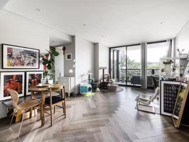 Nice 1 BR 303/7 Metters Street, Erskineville Apartment for ren.