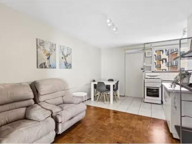 Cozy 1 BR 304/130A Mounts Bay Road, PERTH Apartment for rent.