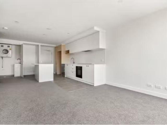 Deal! 1 BR 305/220 Melrose Drive, Phillip Apartment for rent.