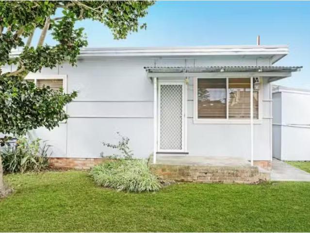 Cheap 1 BR 3/39 Murphys Avenue, Keiraville Apartment for rent.