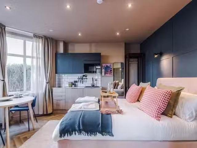 Deal! 1 BR Trinity Avenue
