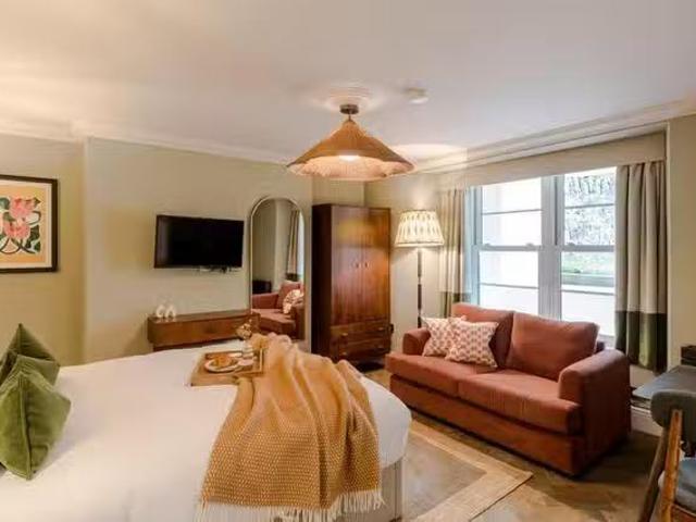 Nice 1 BR Tyndall's Park Road