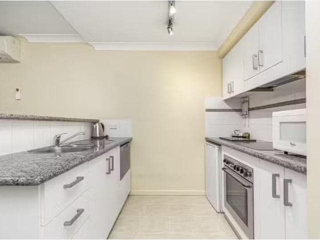 Nice 1 BR Unit 209/126 Mounts Bay Road, Perth Apartment for re.