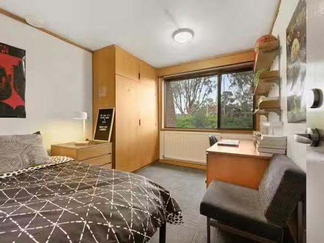 Deal! 1 BR Uni Lodge La Trobe University Chisholm College.