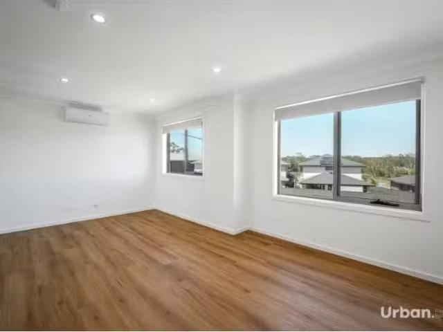 Charming 1 BR A/364 Commercial Road, Vineyard House for rent.