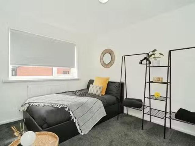 For Rent! 1 BR Albert Street, Bury