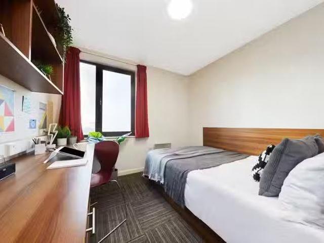 Deal! 1 BR Bagot Street Standard En Suite
