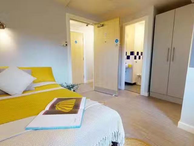 Just in! 1 BR Bronze En Suite