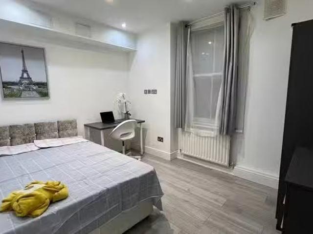Charming 1 BR Cavendish Parade, London