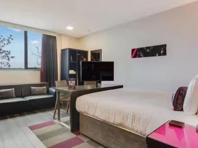 Charming 1 BR Chester City Smart Studio Apartment