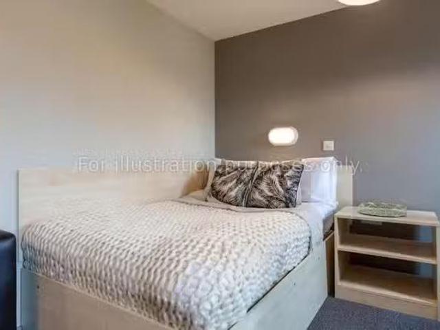 Charming 1 BR Crown House Reading Classic En Suite