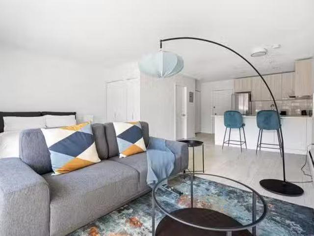 Unique 1 BR East 12th Avenue