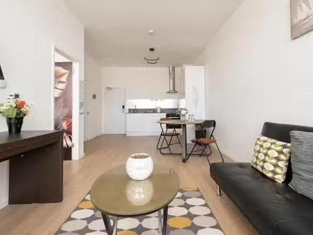 New 1 BR Halfords Lane