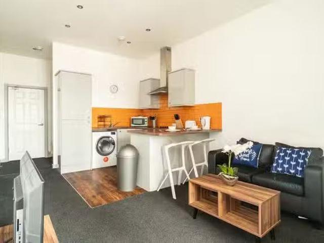 Cozy 1 BR High Street