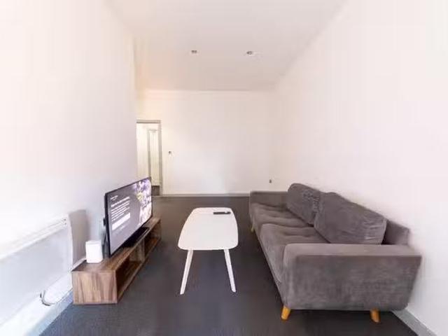 Deal! 1 BR High Street