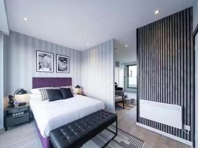 Unique 1 BR High Street, Orpington