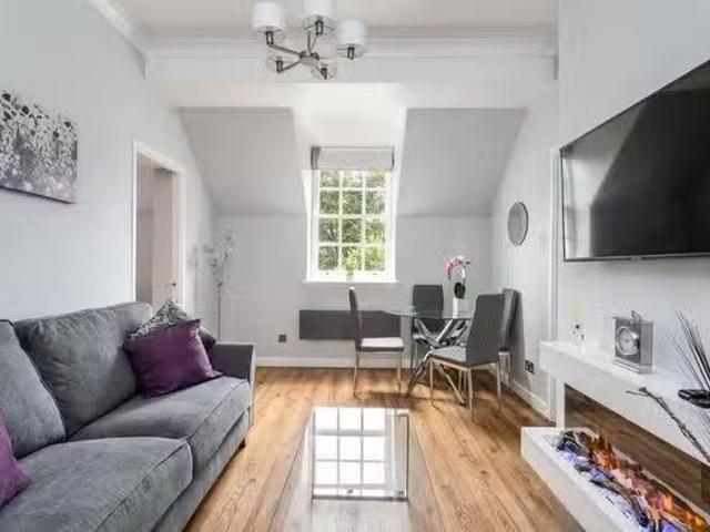 Cozy 1 BR Jewbury