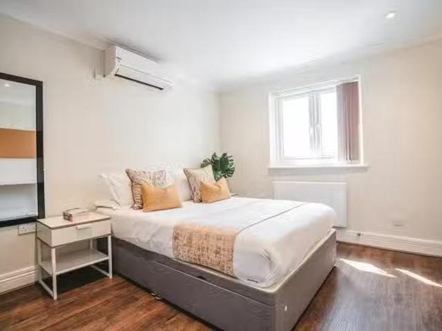 Deal! 1 BR Regency Square, Brighton