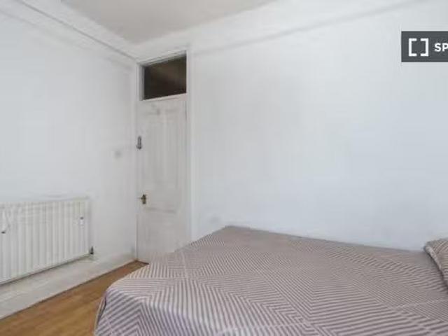 Nice 1 BR Room for rent in 4 bedroom apartment in London