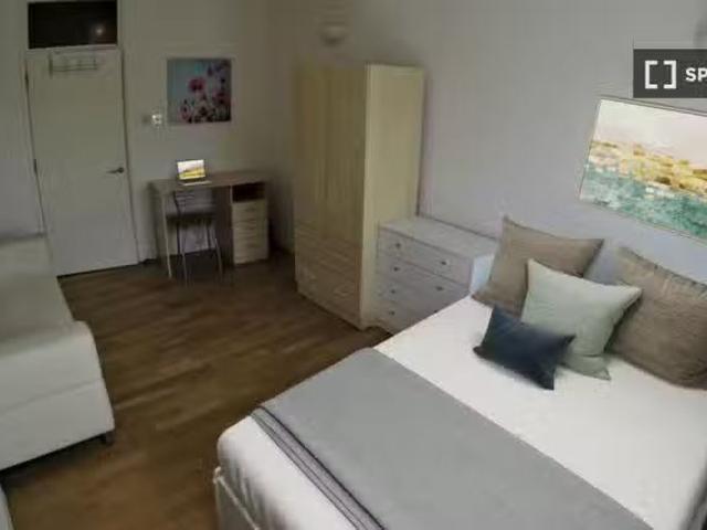 New 1 BR Room for rent in 4 bedroom apartment in London