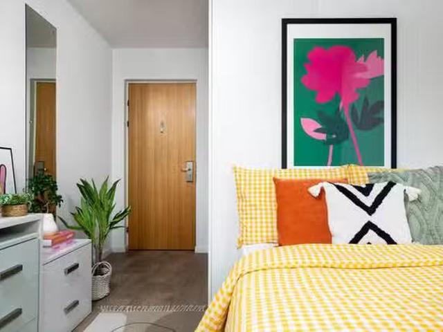 New 1 BR Station Court Classic En Suite