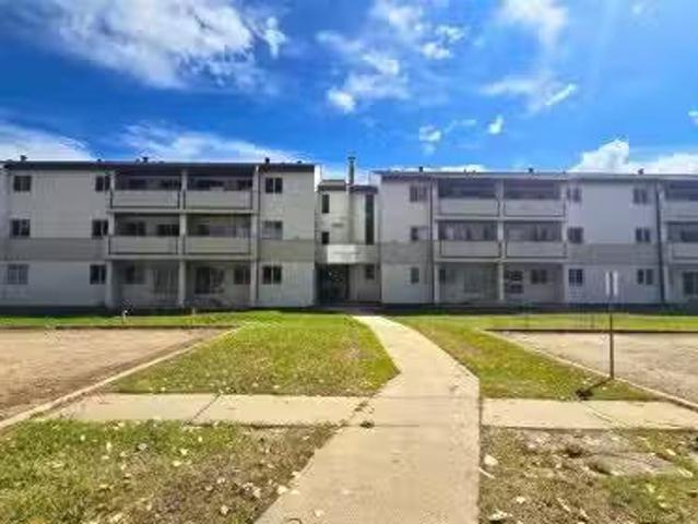 Nice 1 BR Street, High Prairie, AB, T0G 1E0 house for lease.