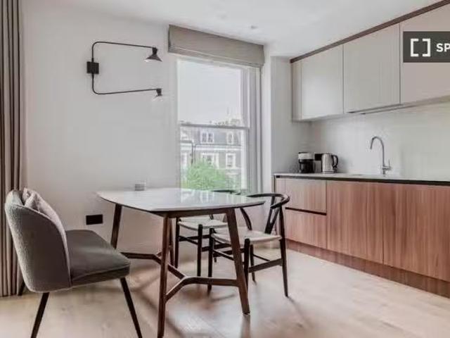Deal! 1 BR Studio apartment for rent in Kensington, London