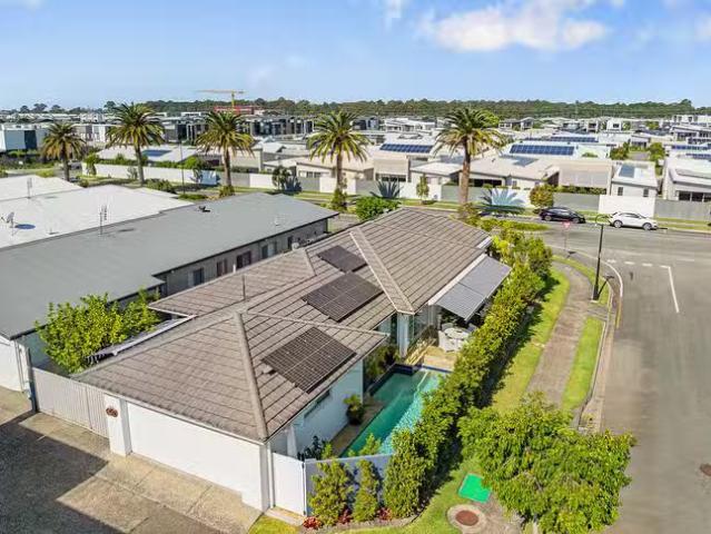 Unique 1 Catana Crescent, Hope Island, QLD 4212