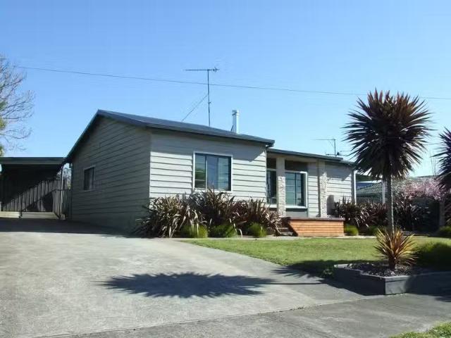 Cozy 1 Dowie Street, NEWBOROUGH, VIC 3825 House for Rent
