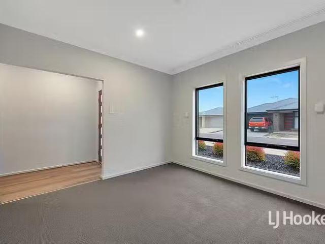 For Rent! 1 Kerrie Avenue, Munno Para West, SA 5115