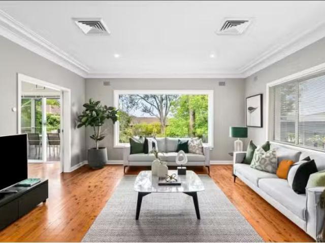 Cheap 1 Namoi Street, North Epping House for rent Listed by A.