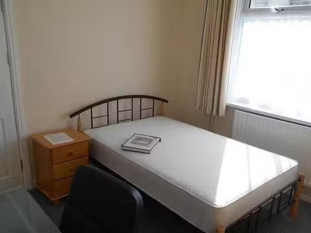 New 1 Room BAGLAN STREET 5 bedrooms