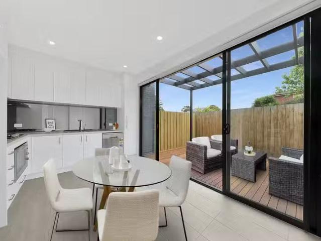 For Rent! 1C Basil Street, Newport VIC 3015
