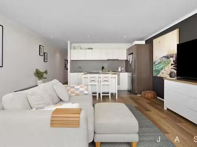 Just in! 204/58 Ballarat Street, Yarraville, VIC 3013