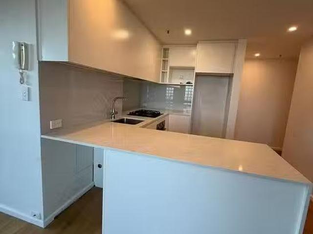 Cozy 205/2 Mount Street, North Sydney, NSW 2060