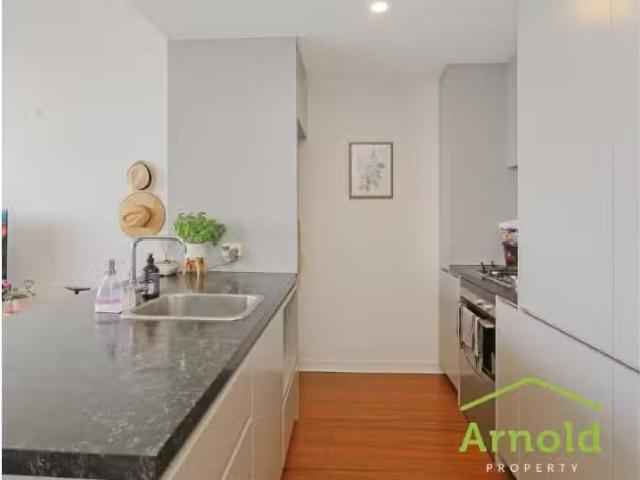 Cozy 205/77 Shortland Esplanade, Newcastle Apartment for rent.