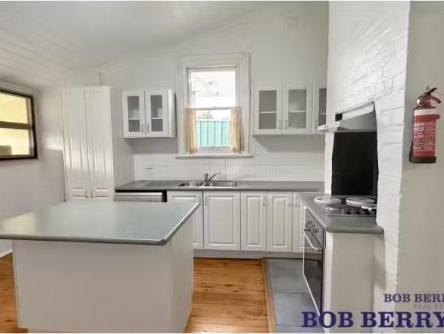 New 206 Fitzroy Street, Dubbo House for rent Listed by Lisa H.