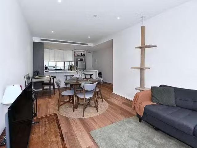Just in! 208/76 Keilor Road, Essendon North, VIC 3041