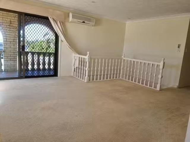 Cozy 200 Emerald Drive, Regents Park, QLD 4118