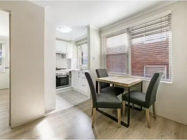 For Rent! 20/38 Ocean View Road, Freshwater Apartment for rent.