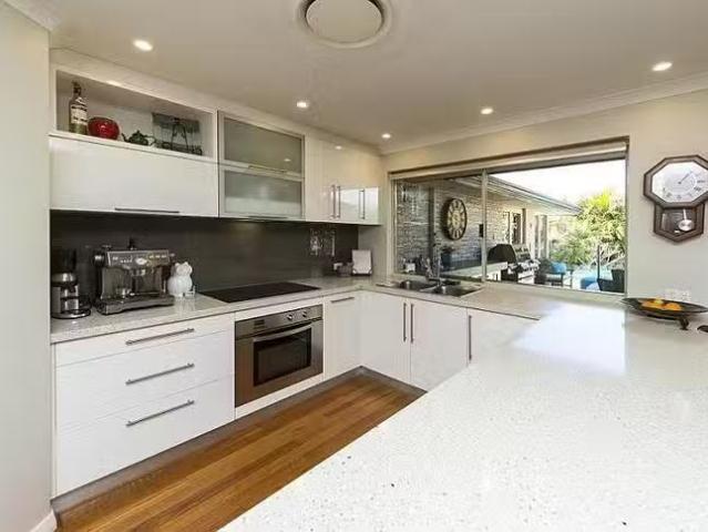 Cozy 20 Beryl Avenue, Shelley, WA 6148