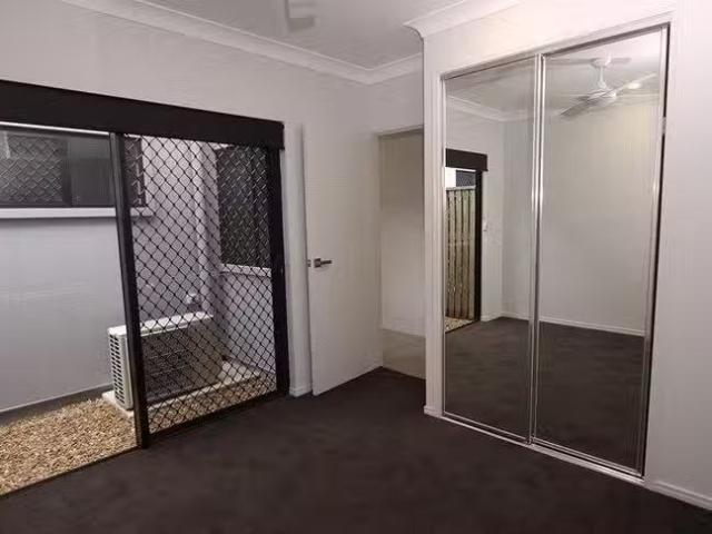 Nice 20 Lawrie Avenue, Oonoonba, QLD 4811