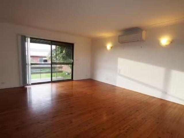 Just in! 20 Watsonia Avenue, COFFS HARBOUR House for rent Lis.