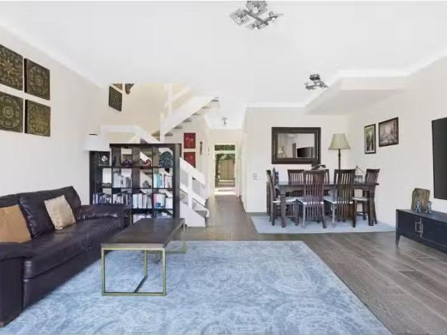 Deal! 2/15 Belmont Avenue, Wollstonecraft Townhouse for rent.